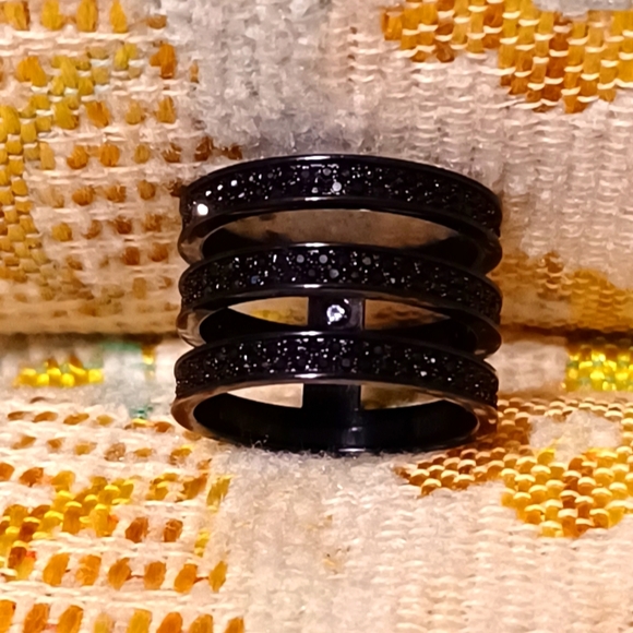 Michael Kors ring ! - Picture 2 of 8